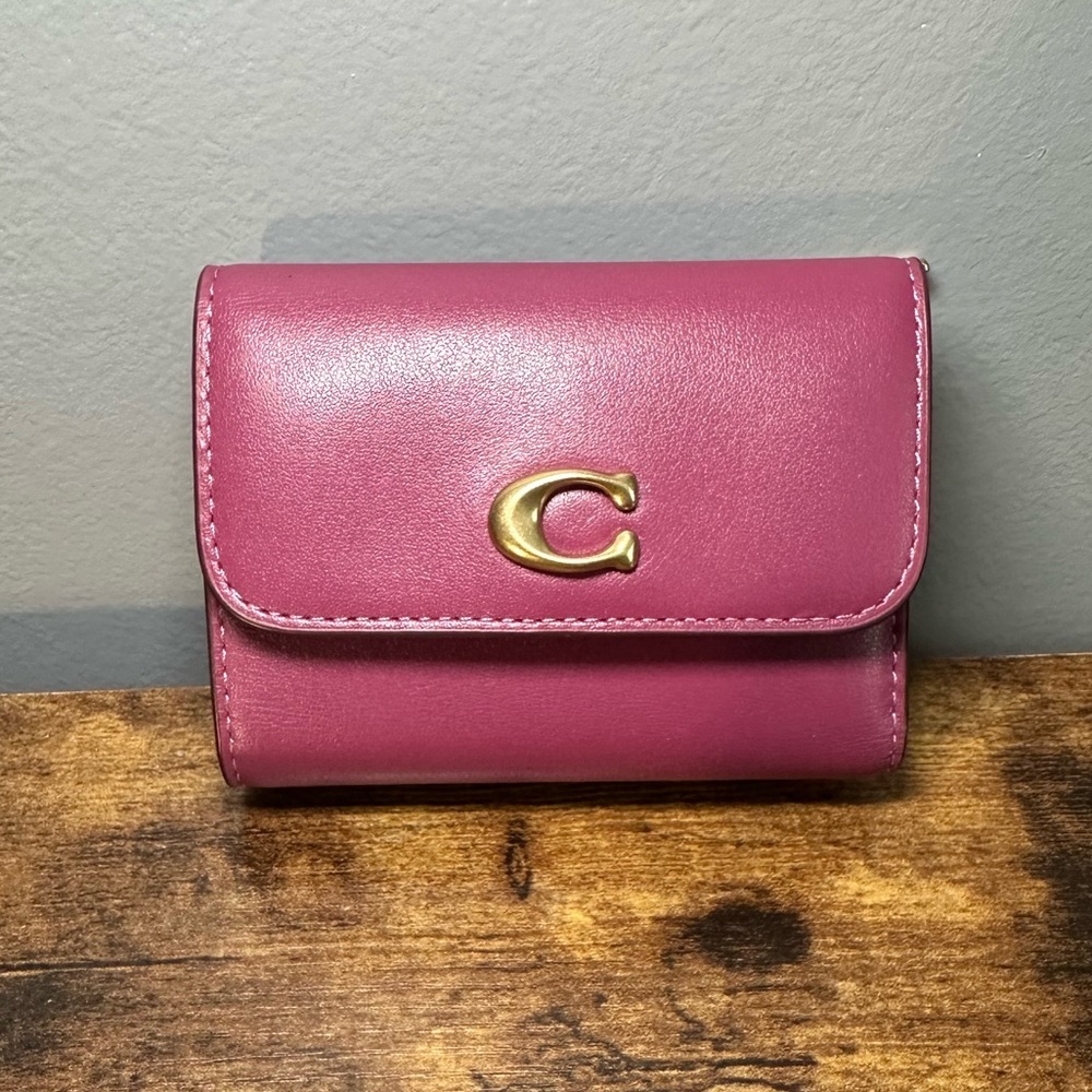 Coach Essential Card Holder Wallet